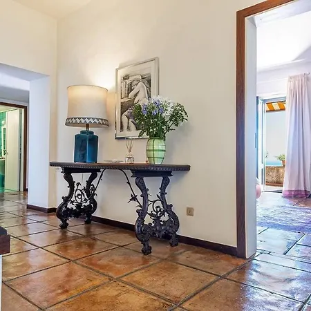 Villa Spacious Villa With Beautiful View And Plot