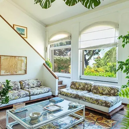 Spacious Villa With Beautiful View And Plot *