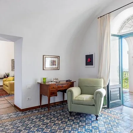 Spacious Villa With Beautiful View And Plot *