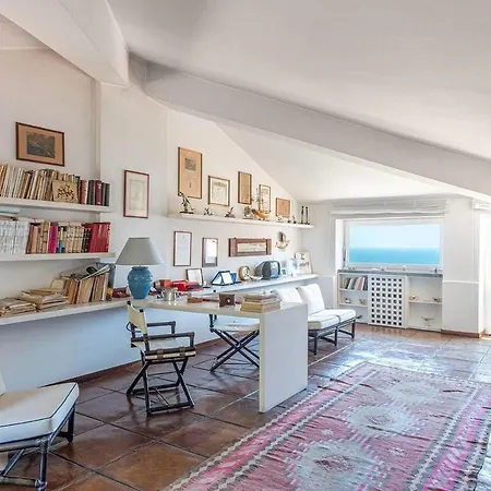 Villa Spacious Villa With Beautiful View And Plot