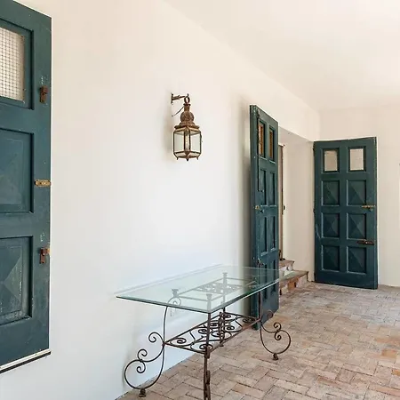 Villa Spacious Villa With Beautiful View And Plot