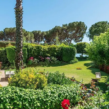 Spacious Villa With Beautiful View And Plot